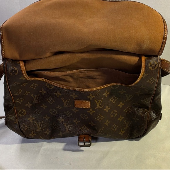 LOUIS VUITTON SAUMUR 35 MONOGRAM CROSSBODY - Picture 12 of 16